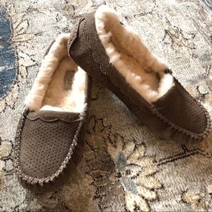 UGG Ansley Slippers Size 6